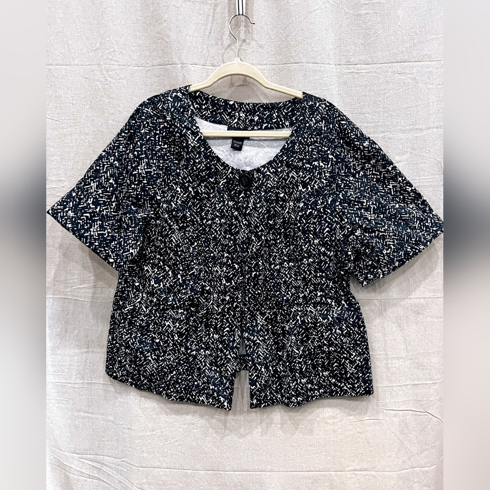 Lane Bryant Women's Black and White Short Sleeve Lightweight Jacket Size 24